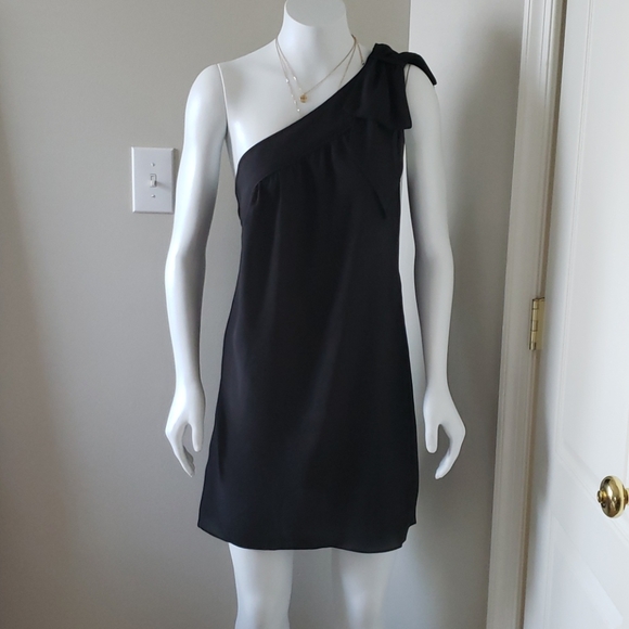 H&M Dresses & Skirts - Black sheath dress